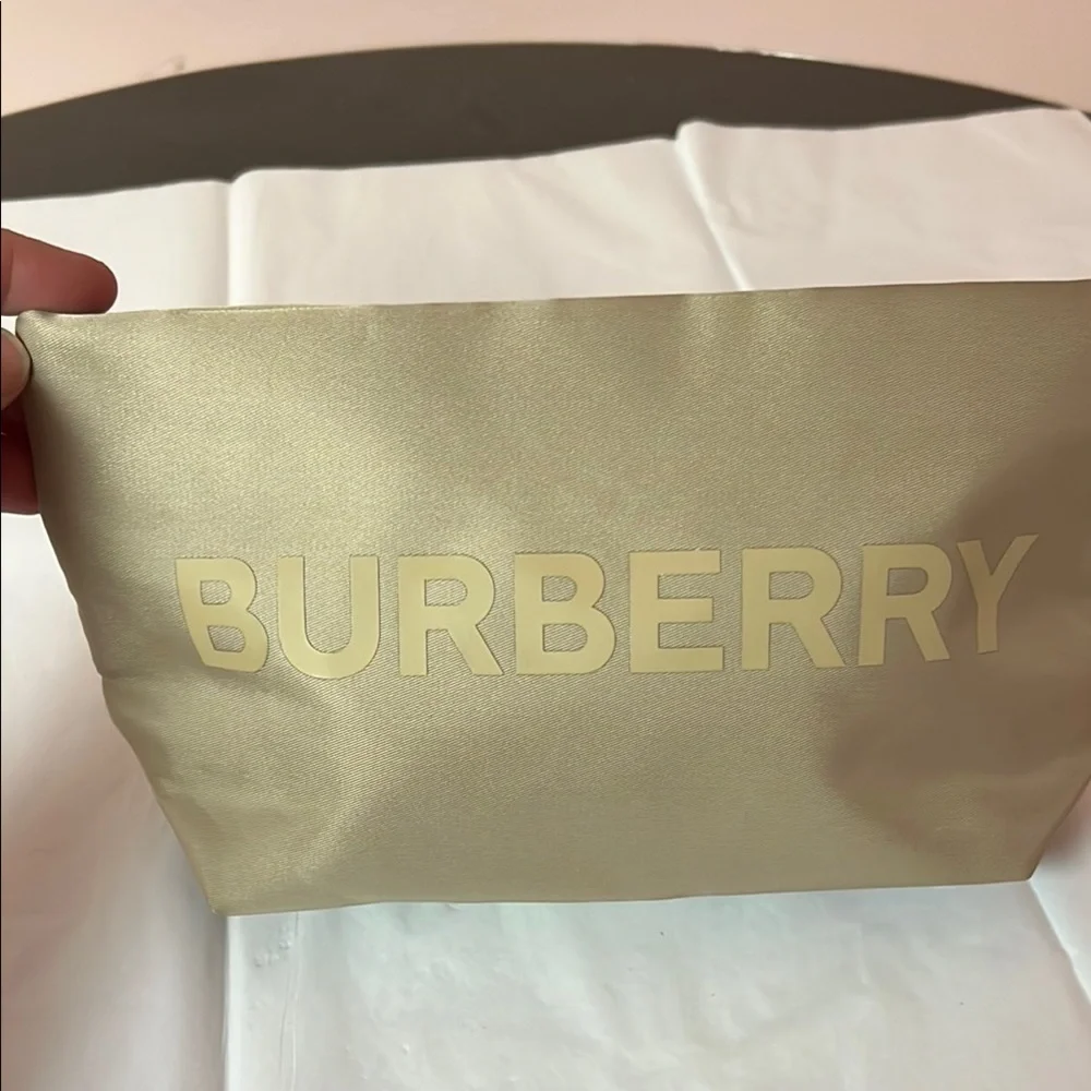 NIB Burberry Travel bag